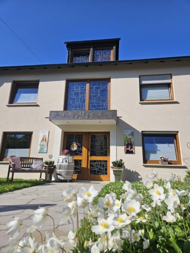 Der Eingang zum Weingut